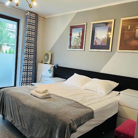 Airport Comfy Guest Home Warszawa Eksteriør billede