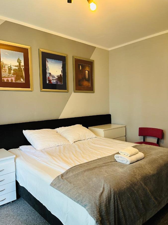 Airport Comfy Guest Home Warszawa Eksteriør billede