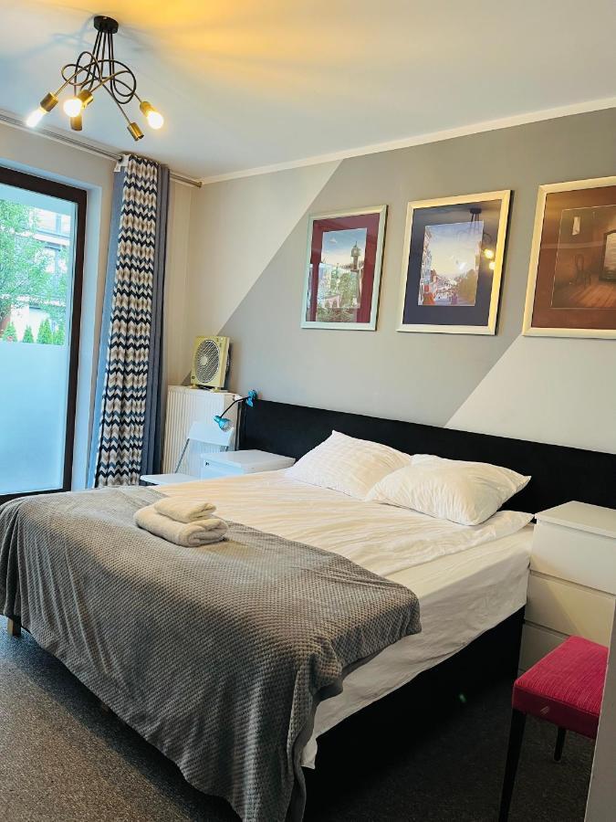 Airport Comfy Guest Home Warszawa Eksteriør billede