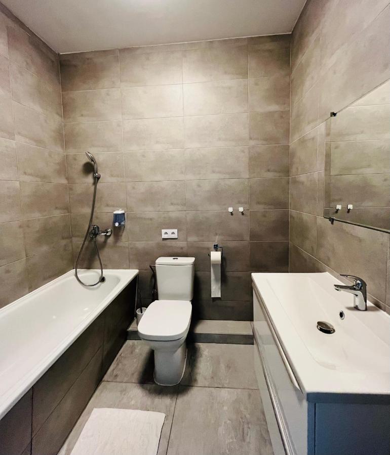 Airport Comfy Guest Home Warszawa Eksteriør billede